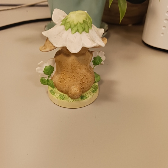 Happy Smiling Lop Earred Bunny sitting In a Field of Daisies Figurine /Whimsical - Picture 2 of 4
